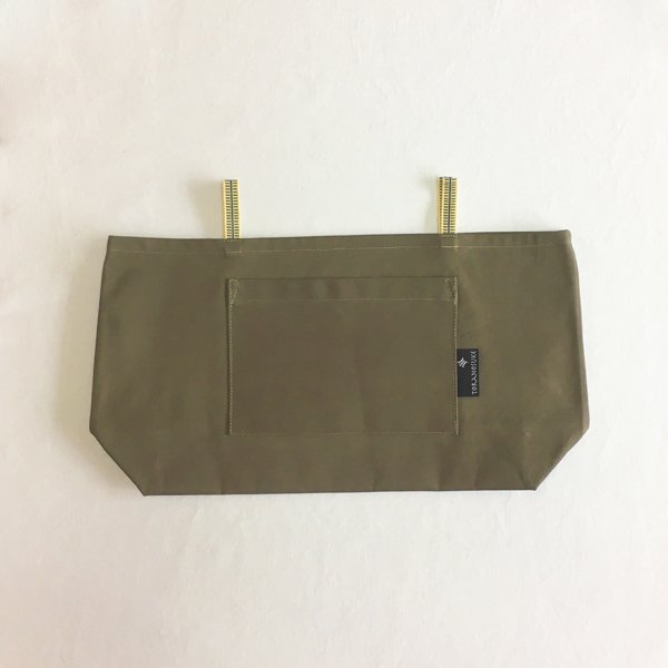 カーキ　khaki