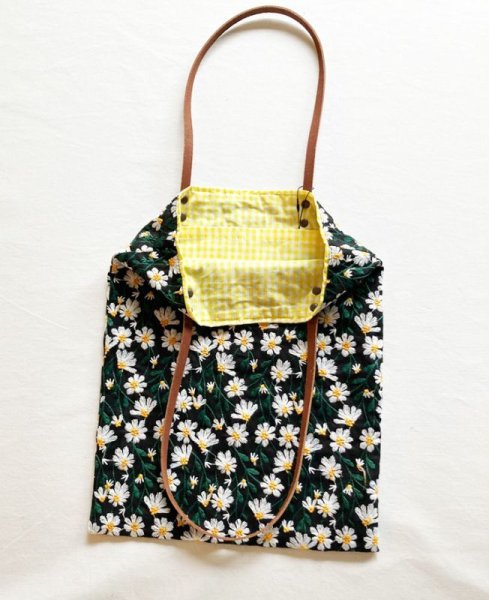 内側生地はギンガムチェックの黄色